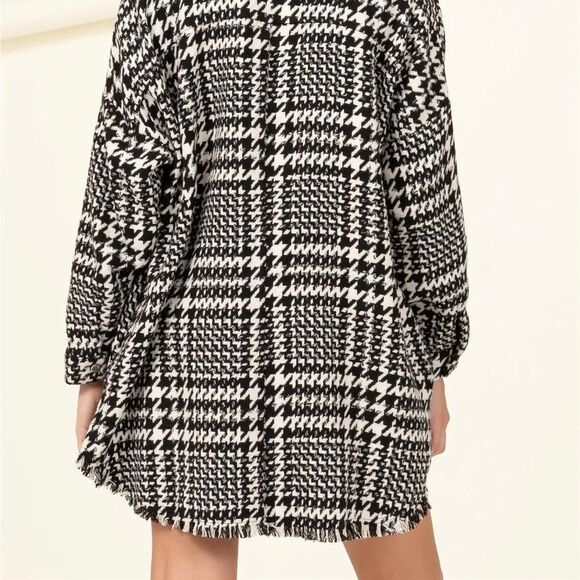 Textured Houndstooth Fray Hem Shacket - Picture 8 of 12